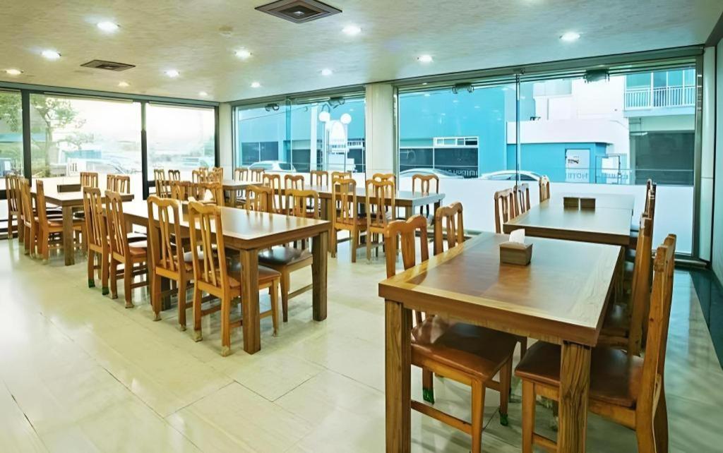 Emerald Hotel Jeju Exterior photo