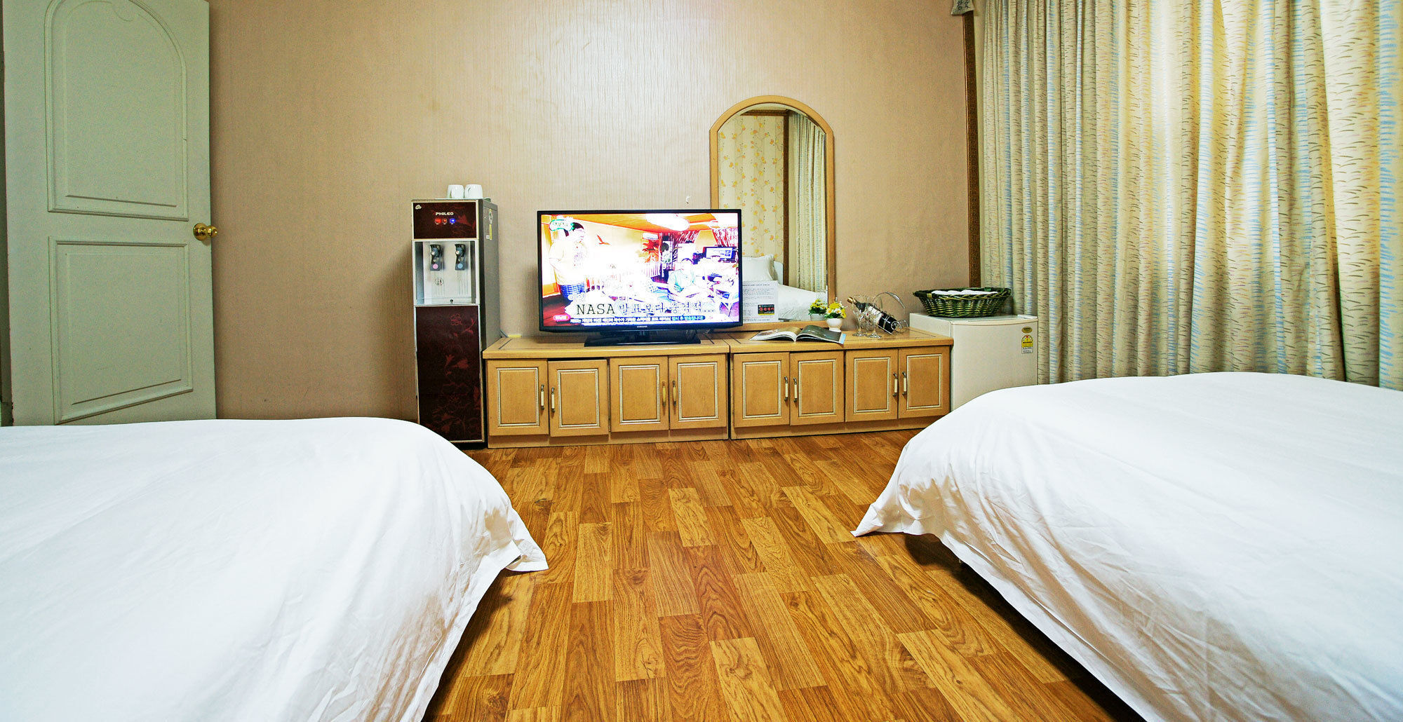 Emerald Hotel Jeju Exterior photo